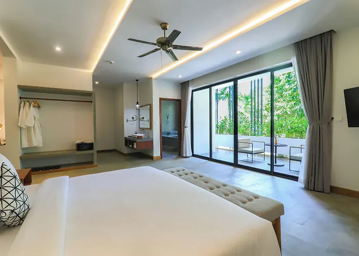 Grand Yard La Hotel