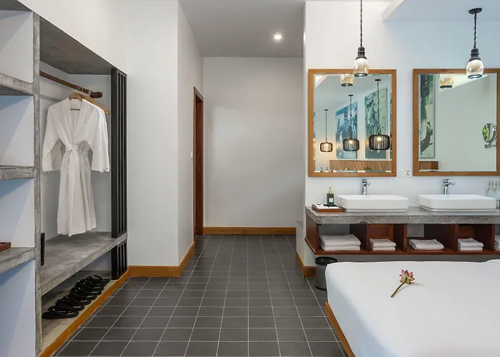 Grand Yard La Hotel 5*